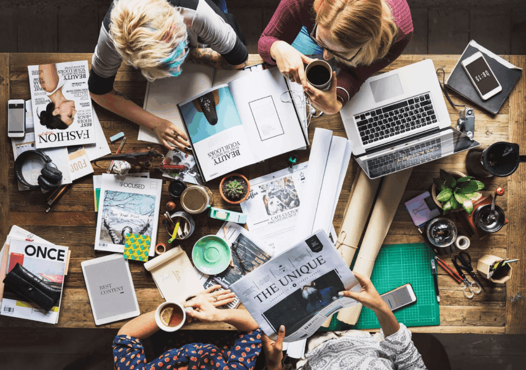 Agency or freelance? Which is the better option for graphic designers looking to grow their career. 